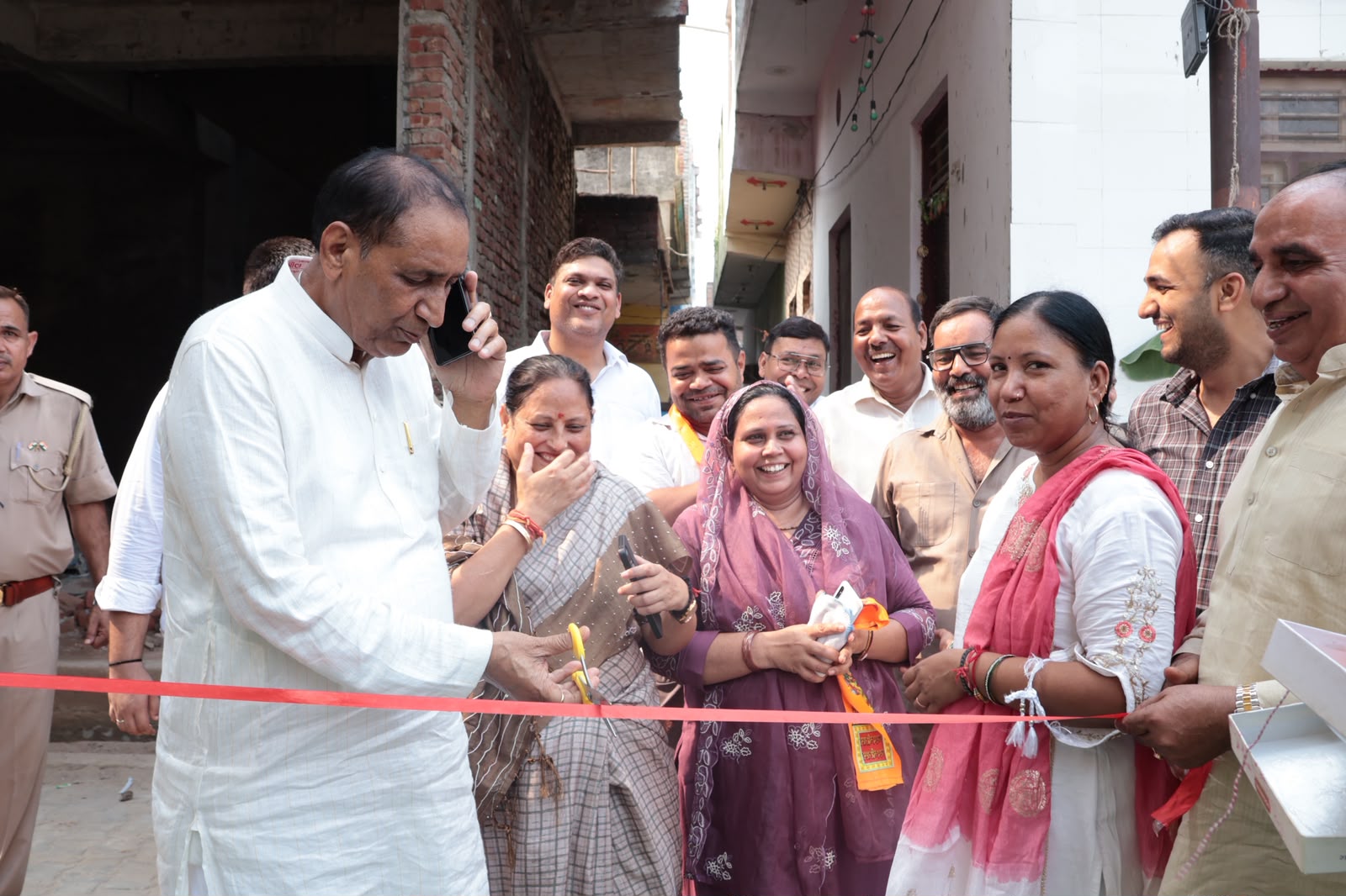 दादरी की दौलतराम कॉलोनी में शुरू हुआ विकास-विधायक ने शुरू कराया सीसी रोड एवं नाली निर्माण कार्य