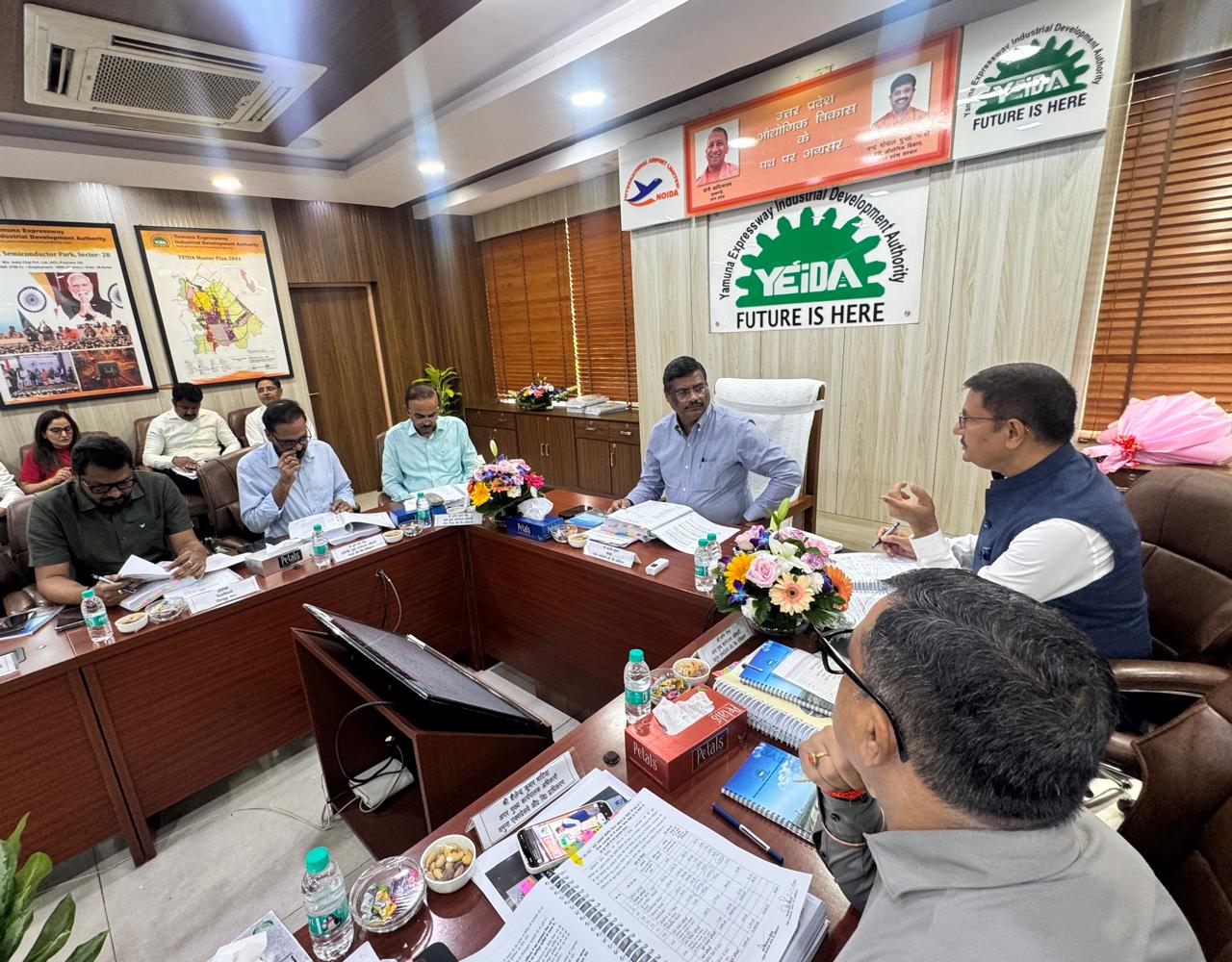 नोएडा एयरपोर्ट के पास औद्योगिक निवेश बढ़ाने की तैयारी, किसानों को 7 प्रतिशत भूखंड देने की प्रक्रिया तेज