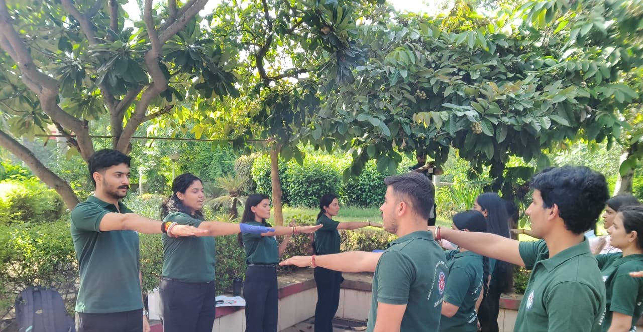 आर्मी इंस्टीट्यूट में स्वच्छता अभियान का आयोजन:नशे के दुष्प्रभावों के प्रति भी किया जागरूक