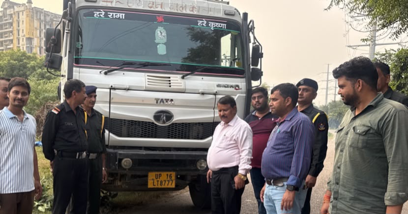 अवैध डंपिंग पर ग्रेटर नोएडा प्राधिकरण सख्त, कूड़े से मिले साक्ष्य के बाद एम्स गोल्ड होम पर 40,400 रुपये का जुर्माना