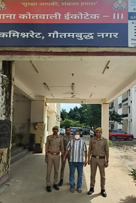 गाड़ी खड़ी करने के विवाद में नशीली गोलियां देकर पड़ोसी की गला दबाकर की थी हत्या, पुलिस ने किया मामले का पर्दाफाश