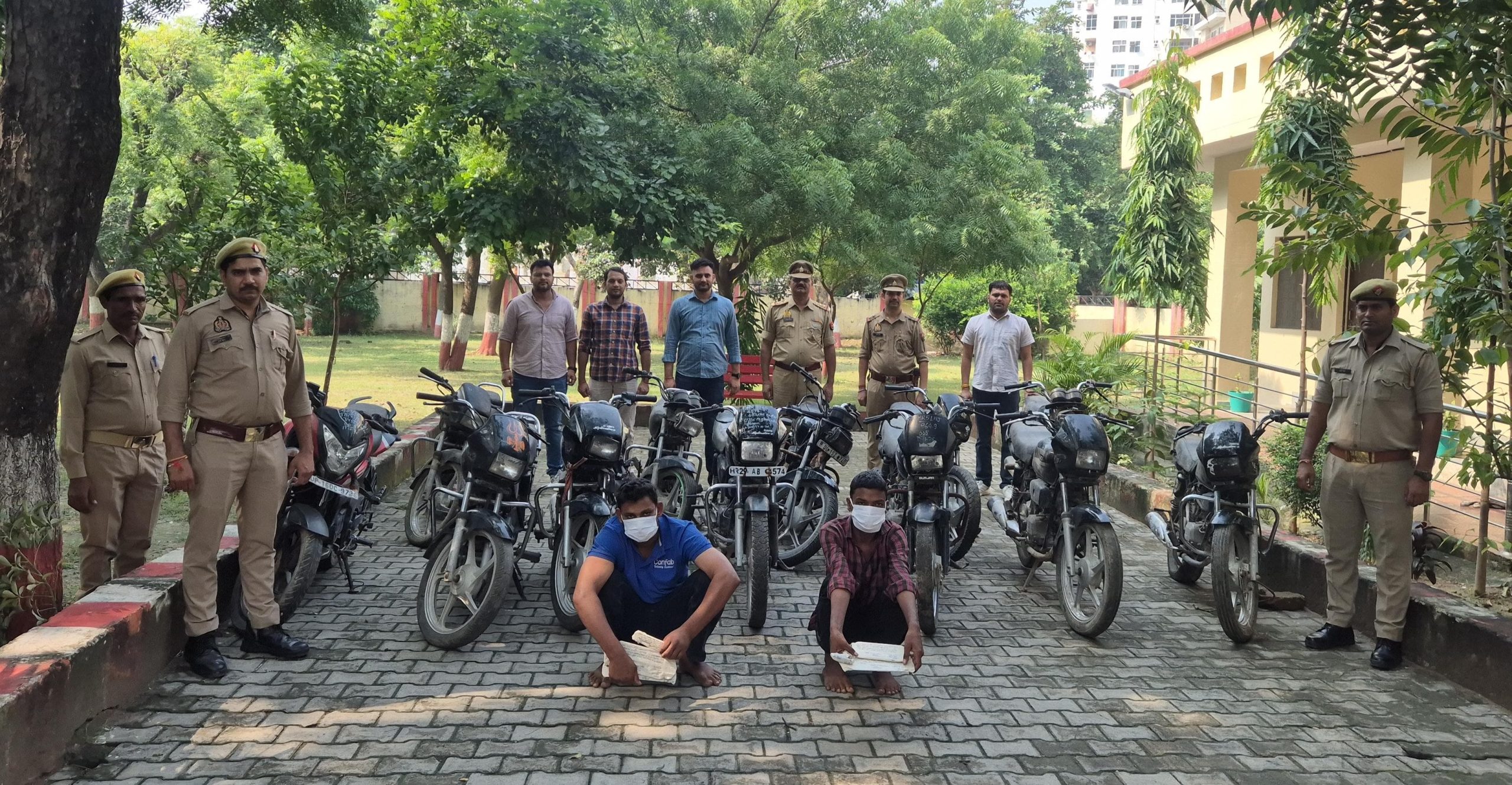 दिल्ली एनसीआर में सक्रिय वाहन चोर गिरोह का पर्दाफाश, 12 मोटरसाइकिलऔर चार फर्जी नंबर प्लेट बरामद