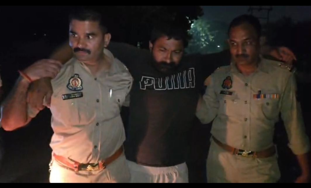 नोएडा में पुलिस मुठभेड़ में सरिया चोर गिरोह का सरगना घायल, चार बदमाश हुए गिरफ्तार
