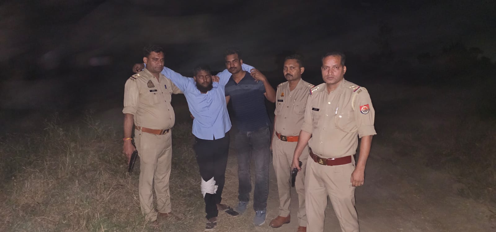 जेवर में हत्या का आरोपित मुठभेड़ में घायल, 25 हजार का इनामी गिरफ्तार