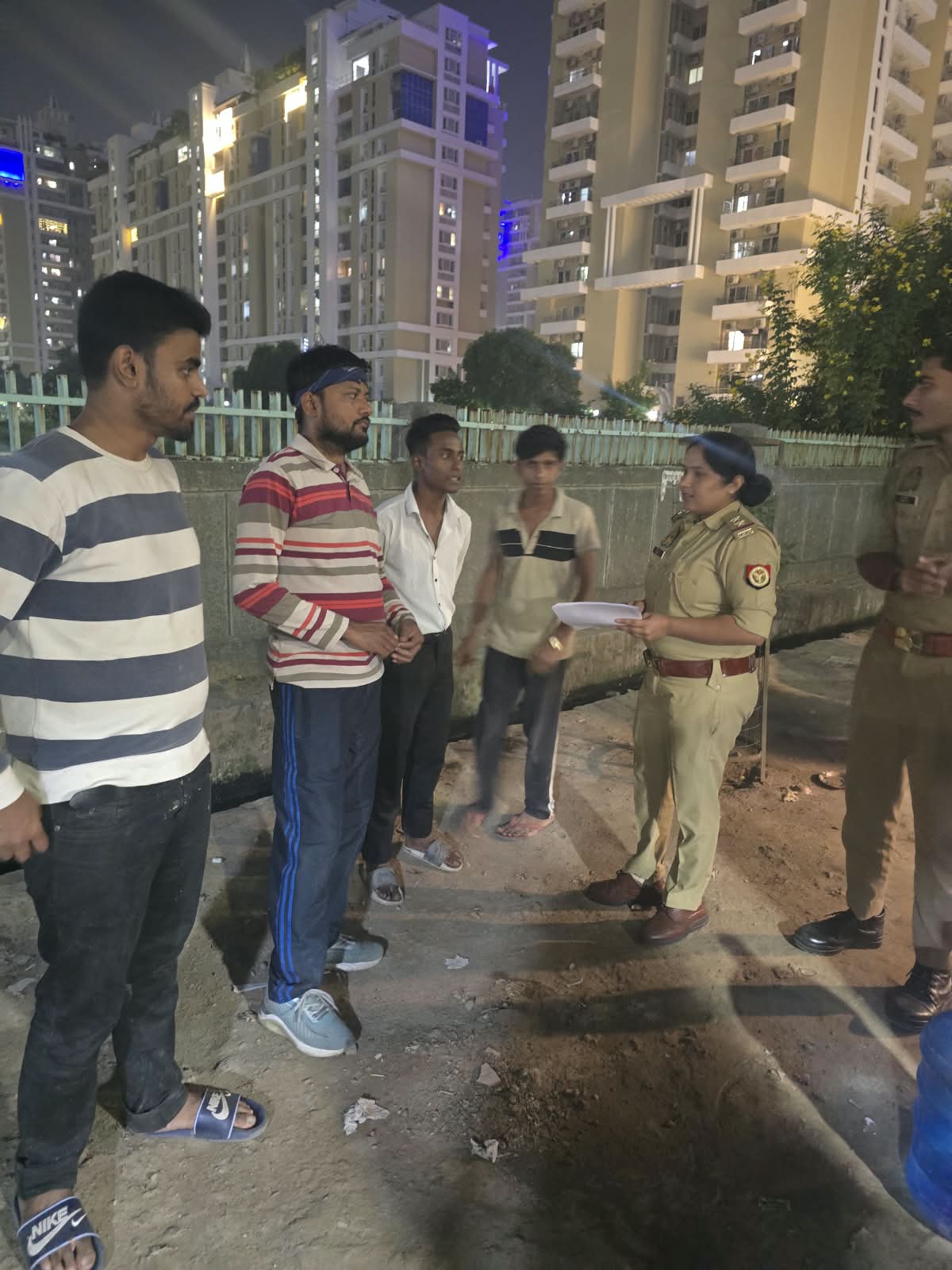 त्योहारों को लेकर सेंट्रल नोएडा में चला चेकिंग अभियान, 212 वाहनों के चालान, 42 टीमों ने 42 प्रमुख चौराहों और संवेदनशील स्थानों पर की जांच