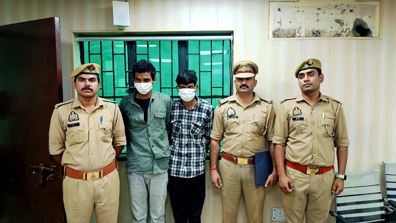 चोरी की बाइक से करते थे मोबाइल स्नेचिंग, 17 मोबाइल के साथ दो गिरफ्तार