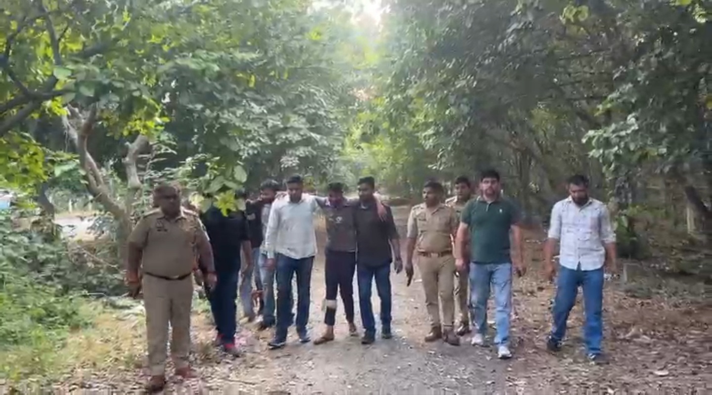छह साल के बच्चे का अपहरण कर दो लाख रुपये में बेचा, पुलिस मुठभेड़ में तीन बदमाशों के पैर में लगी गोली