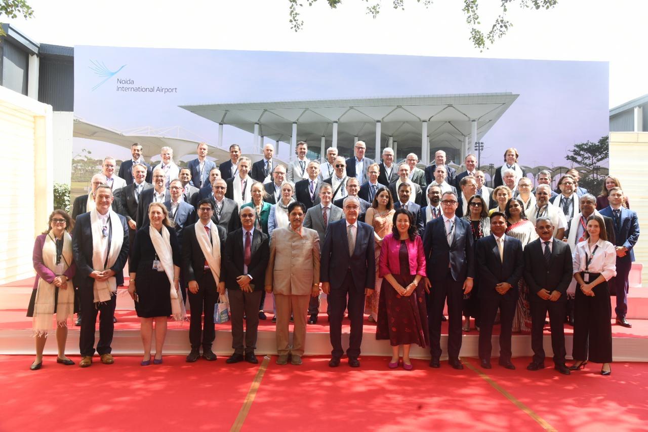 स्विस परिसंघ के राष्ट्रपति गाइ पारमेलिन पहुंचे नोएडा इंटरनेशनल एयरपोर्ट:कैबिनेट मंत्री सुनील शर्मा एवं वरिष्ठ अधिकारियों ने किया स्वागत