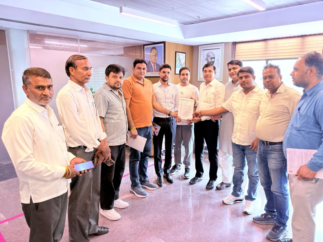 शहर का हर सेक्‍टर झेल रहा पानी की समस्‍या:फेडरेशन ऑफ RWA ने GNIDA अधिकारियों को सौंपा ज्ञापन