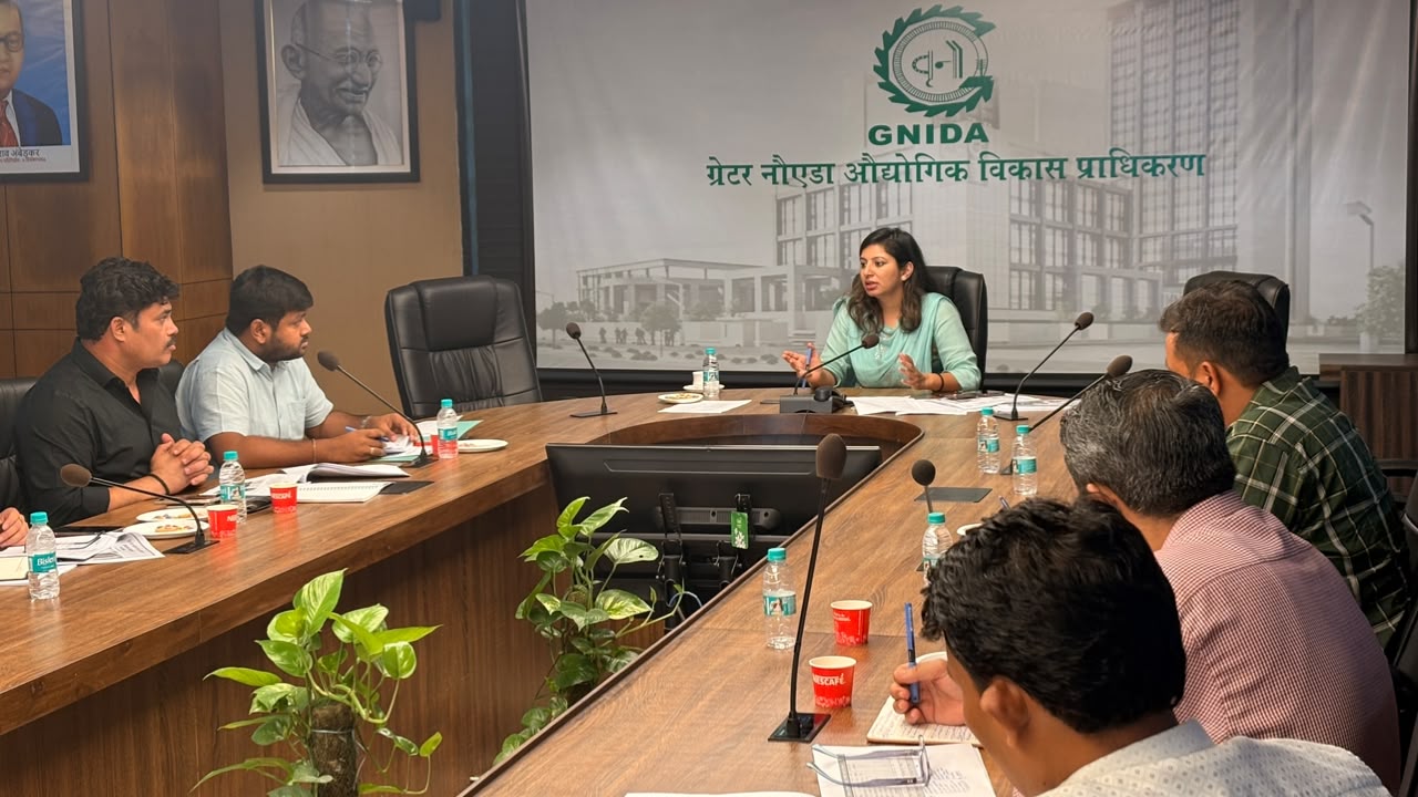 ग्रेटर नोएडा के सभी प्रवेश द्वार दीवाली पर होंगे रोशन:दिवाली से पहले स्ट्रीट लाइट लगाने का काम पूरा करने का निर्देश