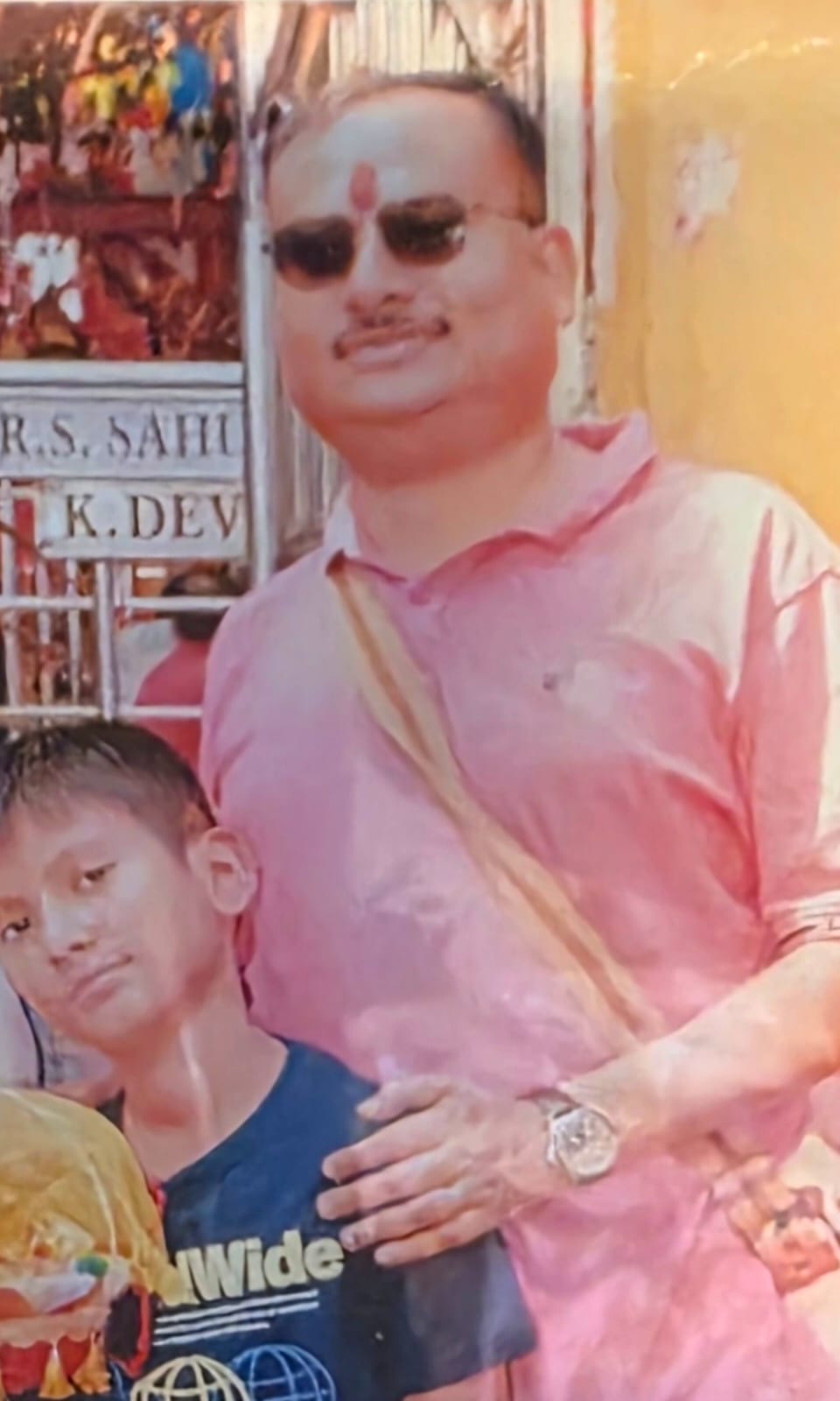 ग्रेनो वेस्ट की महागुन मायवुड्स सोसायटी में बालकनी से गिरकर पिता-पुत्र की मौत, खाटू श्याम जाने से पहले पूजा के लिए फूल तोड़ते समय हुआ हादसा